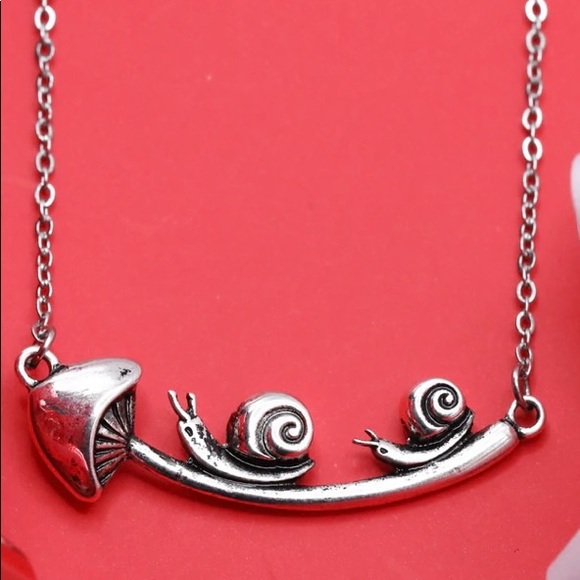 NEW Vintage Mushroom Snail Necklace - Picture 3 of 5